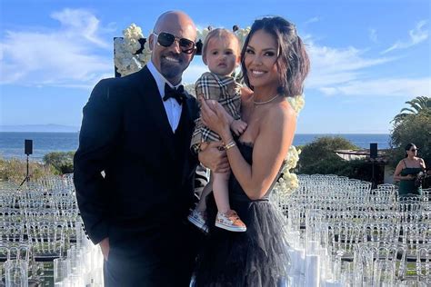 Shemar Moore Has the Best Wedding Dates as He Poses with。